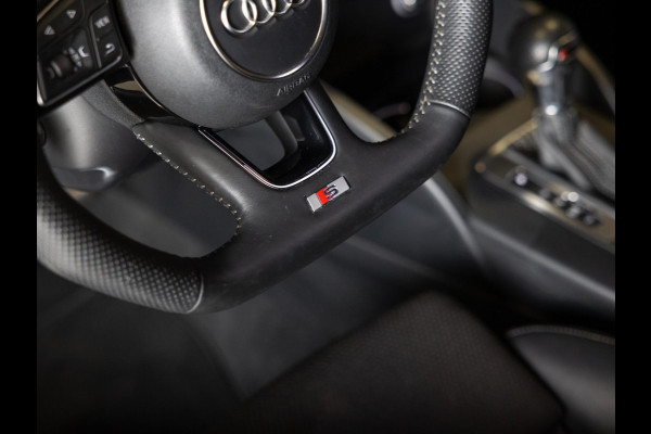 Audi A3 Sportback 35 TFSI CoD 2x S-Line / 150pk / Automatische klimaatregeling / Stoelverwarming / Afgevlakt stuurwiel / Audi A3 Sportback 35 TFSI CoD 2x S-Line / 150pk / Automatische klimaatregeling / Stoelverwarming / Afgevlakt stuurwiel /