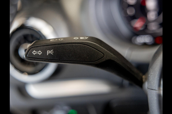 Audi A3 Sportback 35 TFSI CoD 2x S-Line / 150pk / Automatische klimaatregeling / Stoelverwarming / Afgevlakt stuurwiel / Audi A3 Sportback 35 TFSI CoD 2x S-Line / 150pk / Automatische klimaatregeling / Stoelverwarming / Afgevlakt stuurwiel /