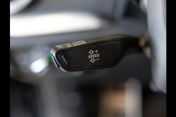 Audi A3 Sportback 35 TFSI CoD 2x S-Line / 150pk / Automatische klimaatregeling / Stoelverwarming / Afgevlakt stuurwiel / Audi A3 Sportback 35 TFSI CoD 2x S-Line / 150pk / Automatische klimaatregeling / Stoelverwarming / Afgevlakt stuurwiel /