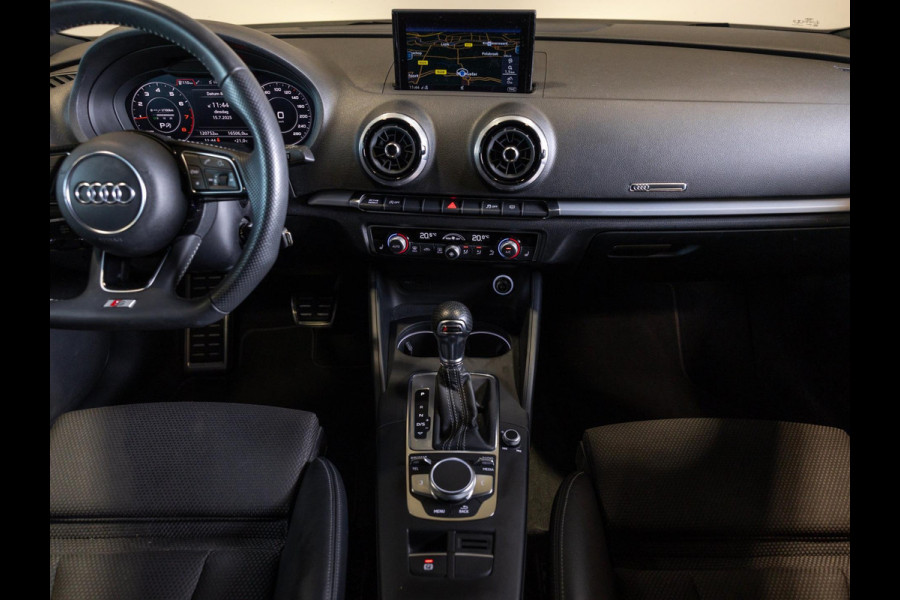 Audi A3 Sportback 35 TFSI CoD 2x S-Line / 150pk / Automatische klimaatregeling / Stoelverwarming / Afgevlakt stuurwiel / Audi A3 Sportback 35 TFSI CoD 2x S-Line / 150pk / Automatische klimaatregeling / Stoelverwarming / Afgevlakt stuurwiel /