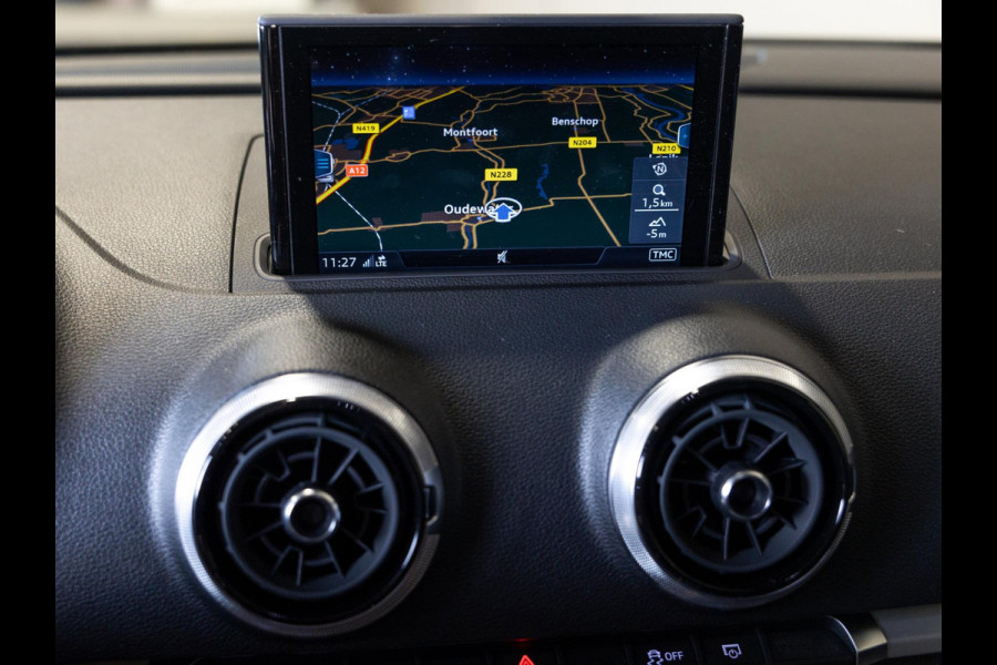 Audi A3 Sportback 35 TFSI CoD 2x S-Line / 150pk / Automatische klimaatregeling / Stoelverwarming / Afgevlakt stuurwiel / Audi A3 Sportback 35 TFSI CoD 2x S-Line / 150pk / Automatische klimaatregeling / Stoelverwarming / Afgevlakt stuurwiel /