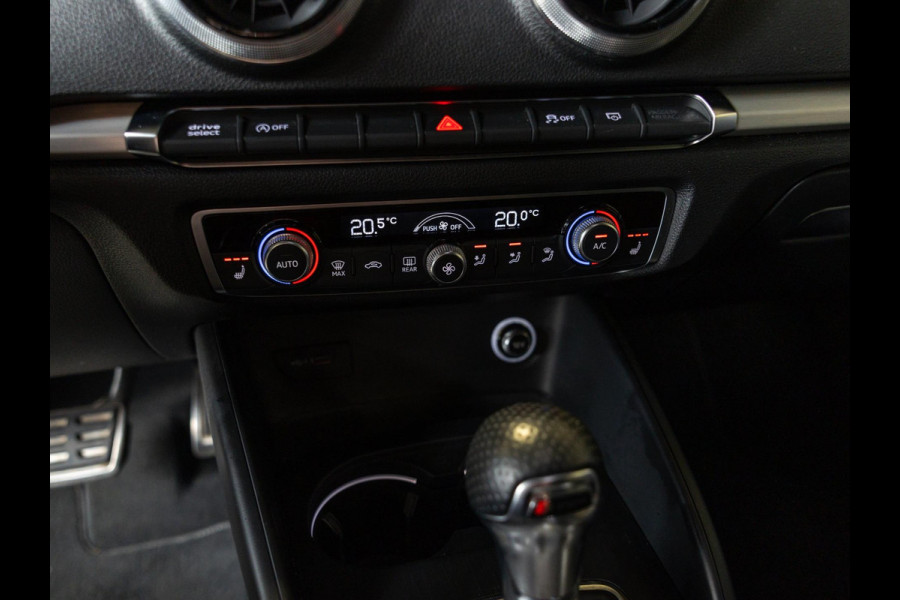 Audi A3 Sportback 35 TFSI CoD 2x S-Line / 150pk / Automatische klimaatregeling / Stoelverwarming / Afgevlakt stuurwiel / Audi A3 Sportback 35 TFSI CoD 2x S-Line / 150pk / Automatische klimaatregeling / Stoelverwarming / Afgevlakt stuurwiel /