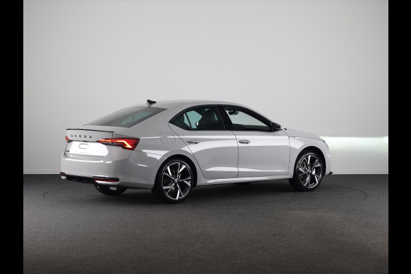 Škoda Octavia Sportline Tour m-HEV 1.5 TSI 150 pk 7 versn. DSG | Navigatie pakket | Soundsystem Canton | Travel Assist | Winter pakket | Trekhaak wegklapbaar | Elektrisch verstelbare voorstoelen | 19 inch lichtmetalen velgen