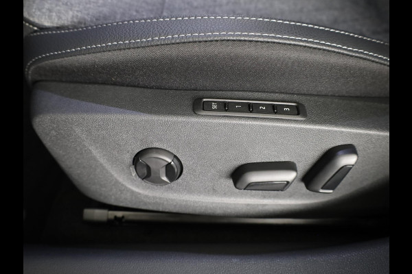 Škoda Octavia Sportline Tour m-HEV 1.5 TSI 150 pk 7 versn. DSG | Navigatie pakket | Soundsystem Canton | Travel Assist | Winter pakket | Trekhaak wegklapbaar | Elektrisch verstelbare voorstoelen | 19 inch lichtmetalen velgen