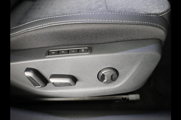 Škoda Octavia Sportline Tour m-HEV 1.5 TSI 150 pk 7 versn. DSG | Navigatie pakket | Soundsystem Canton | Travel Assist | Winter pakket | Trekhaak wegklapbaar | Elektrisch verstelbare voorstoelen | 19 inch lichtmetalen velgen