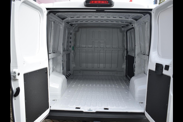 Opel Movano 2.2D 120 S&S L2H1 3.0t AIRCO | ACHTERUITRIJCAMERA MET SENSOREN | BLUETOOTH Opel Movano 2.2D 120 S&S L2H1 3.0t AIRCO | ACHTERUITRIJCAMERA MET SENSOREN | BLUETOOTH