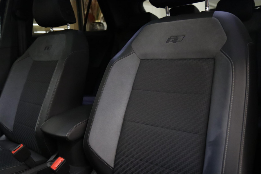 Volkswagen T-Roc 1.5 TSI Style 3X R-LINE/PANO/CARPLAY/BEATS/SFEERVBLINDSPOT/LANEASSIT/VOL Volkswagen T-Roc 1.5 TSI Style 3X R-LINE/PANO/CARPLAY/BEATS/SFEERVBLINDSPOT/LANEASSIT/VOL