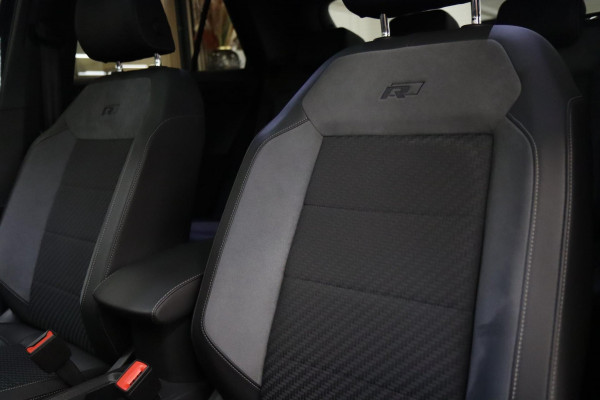 Volkswagen T-Roc 1.5 TSI Style 3X R-LINE/PANO/CARPLAY/BEATS/SFEERVBLINDSPOT/LANEASSIT/VOL Volkswagen T-Roc 1.5 TSI Style 3X R-LINE/PANO/CARPLAY/BEATS/SFEERVBLINDSPOT/LANEASSIT/VOL