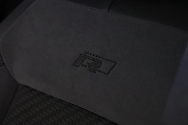 Volkswagen T-Roc 1.5 TSI Style 3X R-LINE/PANO/CARPLAY/BEATS/SFEERVBLINDSPOT/LANEASSIT/VOL Volkswagen T-Roc 1.5 TSI Style 3X R-LINE/PANO/CARPLAY/BEATS/SFEERVBLINDSPOT/LANEASSIT/VOL