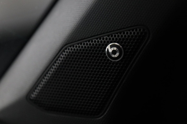 Volkswagen T-Roc 1.5 TSI Style 3X R-LINE/PANO/CARPLAY/BEATS/SFEERVBLINDSPOT/LANEASSIT/VOL Volkswagen T-Roc 1.5 TSI Style 3X R-LINE/PANO/CARPLAY/BEATS/SFEERVBLINDSPOT/LANEASSIT/VOL