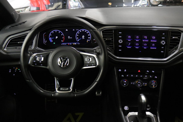 Volkswagen T-Roc 1.5 TSI Style 3X R-LINE/PANO/CARPLAY/BEATS/SFEERVBLINDSPOT/LANEASSIT/VOL Volkswagen T-Roc 1.5 TSI Style 3X R-LINE/PANO/CARPLAY/BEATS/SFEERVBLINDSPOT/LANEASSIT/VOL