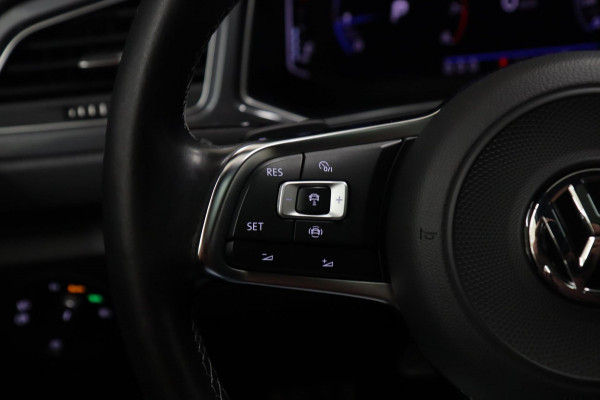 Volkswagen T-Roc 1.5 TSI Style 3X R-LINE/PANO/CARPLAY/BEATS/SFEERVBLINDSPOT/LANEASSIT/VOL Volkswagen T-Roc 1.5 TSI Style 3X R-LINE/PANO/CARPLAY/BEATS/SFEERVBLINDSPOT/LANEASSIT/VOL