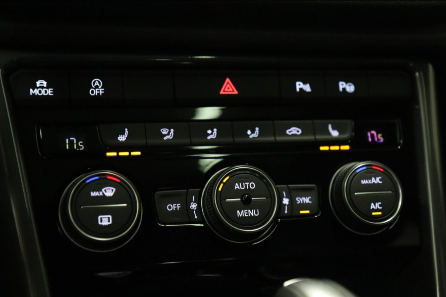 Volkswagen T-Roc 1.5 TSI Style 3X R-LINE/PANO/CARPLAY/BEATS/SFEERVBLINDSPOT/LANEASSIT/VOL Volkswagen T-Roc 1.5 TSI Style 3X R-LINE/PANO/CARPLAY/BEATS/SFEERVBLINDSPOT/LANEASSIT/VOL