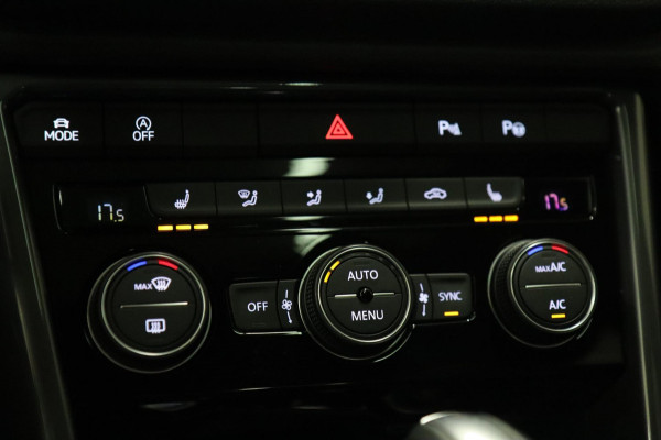 Volkswagen T-Roc 1.5 TSI Style 3X R-LINE/PANO/CARPLAY/BEATS/SFEERVBLINDSPOT/LANEASSIT/VOL Volkswagen T-Roc 1.5 TSI Style 3X R-LINE/PANO/CARPLAY/BEATS/SFEERVBLINDSPOT/LANEASSIT/VOL