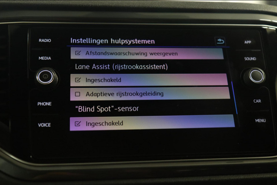 Volkswagen T-Roc 1.5 TSI Style 3X R-LINE/PANO/CARPLAY/BEATS/SFEERVBLINDSPOT/LANEASSIT/VOL Volkswagen T-Roc 1.5 TSI Style 3X R-LINE/PANO/CARPLAY/BEATS/SFEERVBLINDSPOT/LANEASSIT/VOL