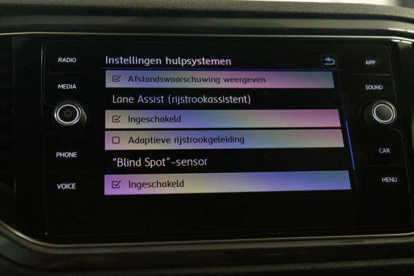 Volkswagen T-Roc 1.5 TSI Style 3X R-LINE/PANO/CARPLAY/BEATS/SFEERVBLINDSPOT/LANEASSIT/VOL Volkswagen T-Roc 1.5 TSI Style 3X R-LINE/PANO/CARPLAY/BEATS/SFEERVBLINDSPOT/LANEASSIT/VOL