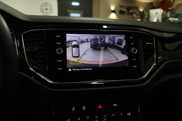 Volkswagen T-Roc 1.5 TSI Style 3X R-LINE/PANO/CARPLAY/BEATS/SFEERVBLINDSPOT/LANEASSIT/VOL Volkswagen T-Roc 1.5 TSI Style 3X R-LINE/PANO/CARPLAY/BEATS/SFEERVBLINDSPOT/LANEASSIT/VOL