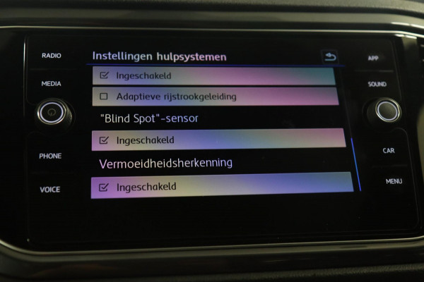 Volkswagen T-Roc 1.5 TSI Style 3X R-LINE/PANO/CARPLAY/BEATS/SFEERVBLINDSPOT/LANEASSIT/VOL Volkswagen T-Roc 1.5 TSI Style 3X R-LINE/PANO/CARPLAY/BEATS/SFEERVBLINDSPOT/LANEASSIT/VOL