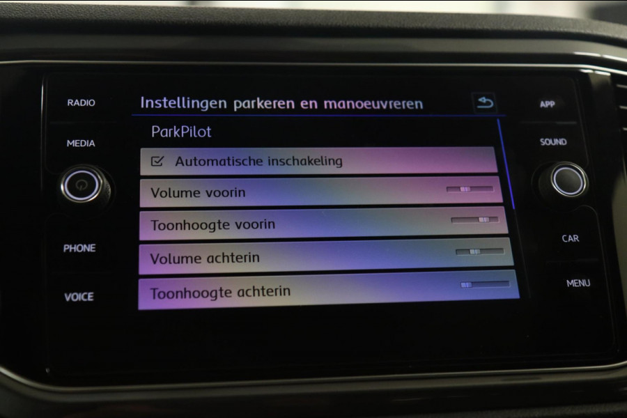 Volkswagen T-Roc 1.5 TSI Style 3X R-LINE/PANO/CARPLAY/BEATS/SFEERVBLINDSPOT/LANEASSIT/VOL Volkswagen T-Roc 1.5 TSI Style 3X R-LINE/PANO/CARPLAY/BEATS/SFEERVBLINDSPOT/LANEASSIT/VOL