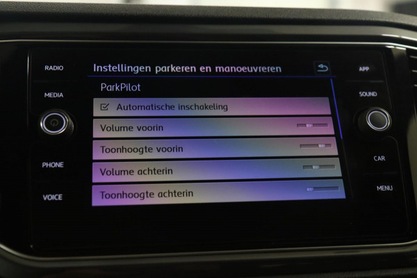 Volkswagen T-Roc 1.5 TSI Style 3X R-LINE/PANO/CARPLAY/BEATS/SFEERVBLINDSPOT/LANEASSIT/VOL Volkswagen T-Roc 1.5 TSI Style 3X R-LINE/PANO/CARPLAY/BEATS/SFEERVBLINDSPOT/LANEASSIT/VOL