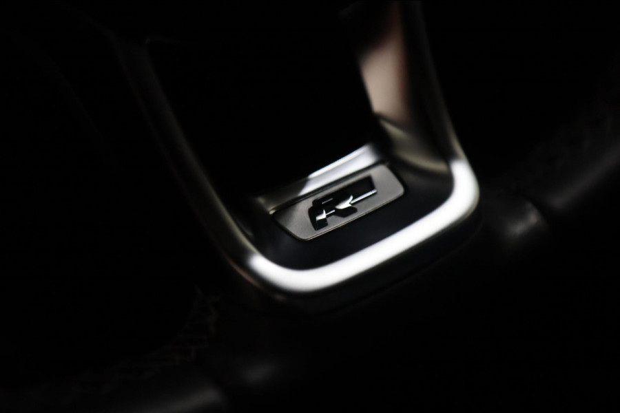 Volkswagen T-Roc 1.5 TSI Style 3X R-LINE/PANO/CARPLAY/BEATS/SFEERVBLINDSPOT/LANEASSIT/VOL Volkswagen T-Roc 1.5 TSI Style 3X R-LINE/PANO/CARPLAY/BEATS/SFEERVBLINDSPOT/LANEASSIT/VOL