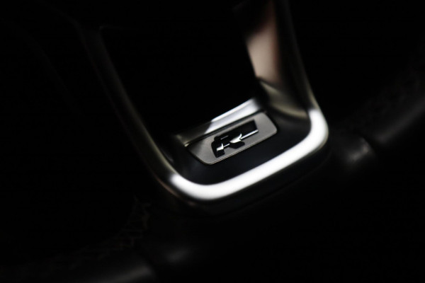 Volkswagen T-Roc 1.5 TSI Style 3X R-LINE/PANO/CARPLAY/BEATS/SFEERVBLINDSPOT/LANEASSIT/VOL Volkswagen T-Roc 1.5 TSI Style 3X R-LINE/PANO/CARPLAY/BEATS/SFEERVBLINDSPOT/LANEASSIT/VOL