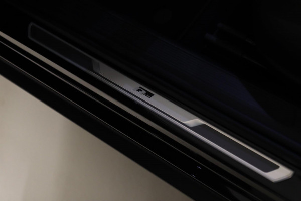 Volkswagen T-Roc 1.5 TSI Style 3X R-LINE/PANO/CARPLAY/BEATS/SFEERVBLINDSPOT/LANEASSIT/VOL Volkswagen T-Roc 1.5 TSI Style 3X R-LINE/PANO/CARPLAY/BEATS/SFEERVBLINDSPOT/LANEASSIT/VOL