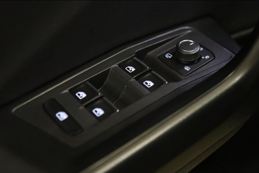 Volkswagen T-Roc 1.5 TSI Style 3X R-LINE/PANO/CARPLAY/BEATS/SFEERVBLINDSPOT/LANEASSIT/VOL Volkswagen T-Roc 1.5 TSI Style 3X R-LINE/PANO/CARPLAY/BEATS/SFEERVBLINDSPOT/LANEASSIT/VOL