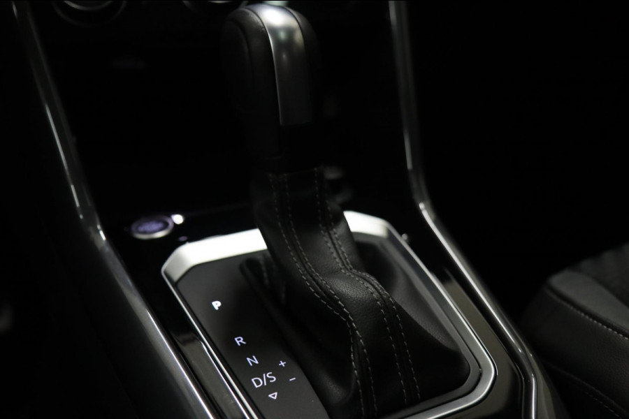 Volkswagen T-Roc 1.5 TSI Style 3X R-LINE/PANO/CARPLAY/BEATS/SFEERVBLINDSPOT/LANEASSIT/VOL Volkswagen T-Roc 1.5 TSI Style 3X R-LINE/PANO/CARPLAY/BEATS/SFEERVBLINDSPOT/LANEASSIT/VOL