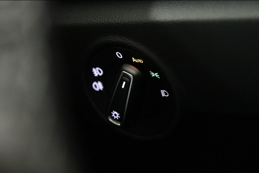 Volkswagen T-Roc 1.5 TSI Style 3X R-LINE/PANO/CARPLAY/BEATS/SFEERVBLINDSPOT/LANEASSIT/VOL Volkswagen T-Roc 1.5 TSI Style 3X R-LINE/PANO/CARPLAY/BEATS/SFEERVBLINDSPOT/LANEASSIT/VOL