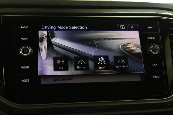 Volkswagen T-Roc 1.5 TSI Style 3X R-LINE/PANO/CARPLAY/BEATS/SFEERVBLINDSPOT/LANEASSIT/VOL Volkswagen T-Roc 1.5 TSI Style 3X R-LINE/PANO/CARPLAY/BEATS/SFEERVBLINDSPOT/LANEASSIT/VOL