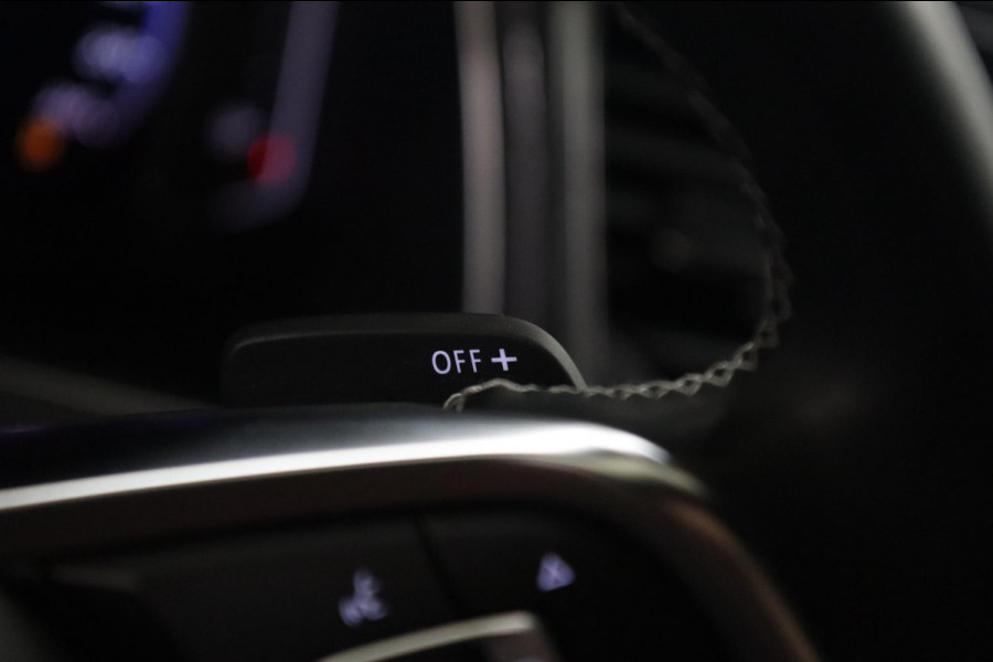 Volkswagen T-Roc 1.5 TSI Style 3X R-LINE/PANO/CARPLAY/BEATS/SFEERVBLINDSPOT/LANEASSIT/VOL Volkswagen T-Roc 1.5 TSI Style 3X R-LINE/PANO/CARPLAY/BEATS/SFEERVBLINDSPOT/LANEASSIT/VOL