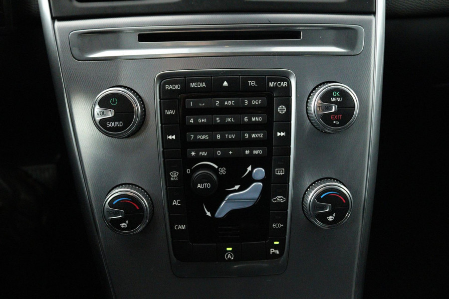 Volvo XC60 2.0 D4 FWD Polar+ (TREKHAAK, CAMERA, STOELVERWARMING, PARKEERSENSOREN, AUTOMAAT, CRUISE CONTROL) Volvo XC60 2.0 D4 FWD Polar+ (TREKHAAK, CAMERA, STOELVERWARMING, PARKEERSENSOREN, AUTOMAAT, CRUISE CONTROL)