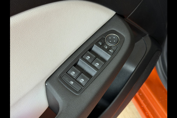 Renault Clio 1.0 TCe 90pk Automaat | Groot Navi | 360 | 17" | PDC V+A | Stoel & stuur verwarming | Keurig nette auto | 4 Nieuwe Banden. Renault Clio 1.0 TCe 90pk Automaat | Groot Navi | 360 | 17" | PDC V+A | Stoel & stuur verwarming | Keurig nette auto | 4 Nieuwe Banden.