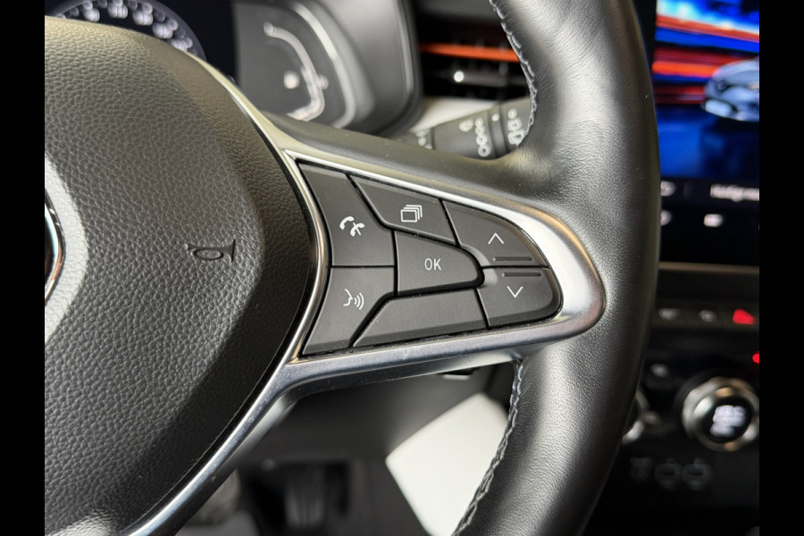 Renault Clio 1.0 TCe 90pk Automaat | Groot Navi | 360 | 17" | PDC V+A | Stoel & stuur verwarming | Keurig nette auto | 4 Nieuwe Banden. Renault Clio 1.0 TCe 90pk Automaat | Groot Navi | 360 | 17" | PDC V+A | Stoel & stuur verwarming | Keurig nette auto | 4 Nieuwe Banden.