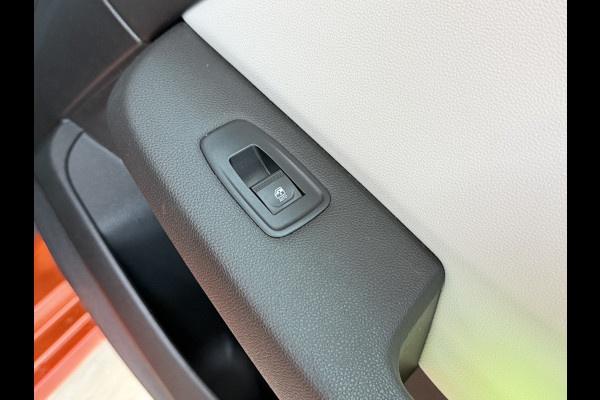 Renault Clio 1.0 TCe 90pk Automaat | Groot Navi | 360 | 17" | PDC V+A | Stoel & stuur verwarming | Keurig nette auto | 4 Nieuwe Banden. Renault Clio 1.0 TCe 90pk Automaat | Groot Navi | 360 | 17" | PDC V+A | Stoel & stuur verwarming | Keurig nette auto | 4 Nieuwe Banden.