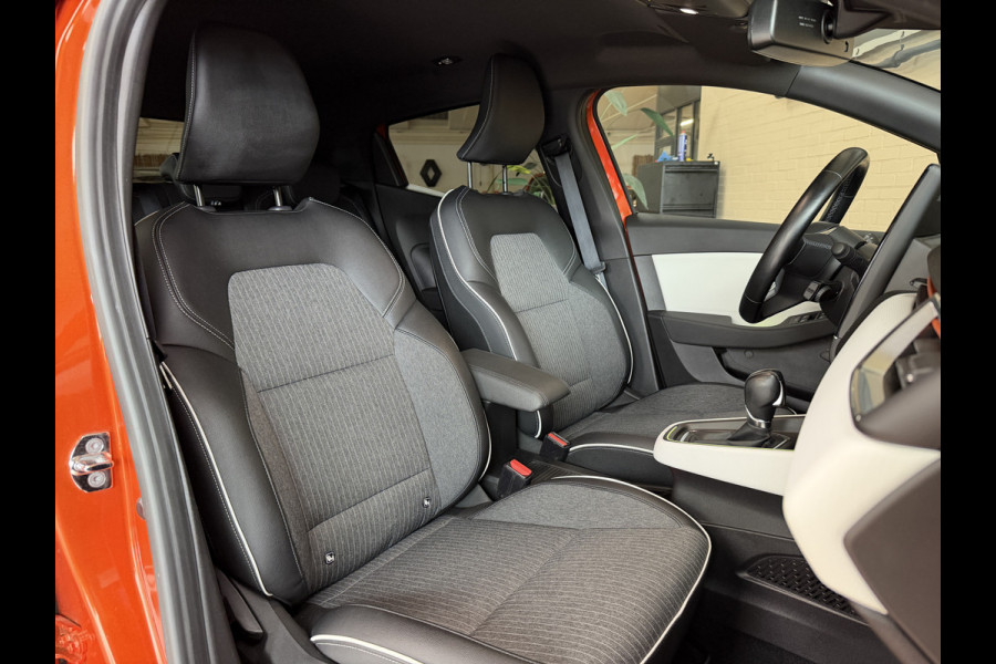 Renault Clio 1.0 TCe 90pk Automaat | Groot Navi | 360 | 17" | PDC V+A | Stoel & stuur verwarming | Keurig nette auto | 4 Nieuwe Banden. Renault Clio 1.0 TCe 90pk Automaat | Groot Navi | 360 | 17" | PDC V+A | Stoel & stuur verwarming | Keurig nette auto | 4 Nieuwe Banden.