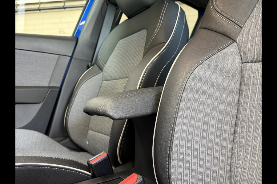 Renault Clio 1.0 TCe 90 PK techno | Groot Navi | Bose | 360 | Stoel & Stuur verwarming | Carplay | Nieuwstaat! Dealer onderhouden.