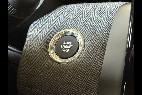 Renault Clio 1.0 TCe 90 PK techno | Groot Navi | Bose | 360 | Stoel & Stuur verwarming | Carplay | Nieuwstaat! Dealer onderhouden.