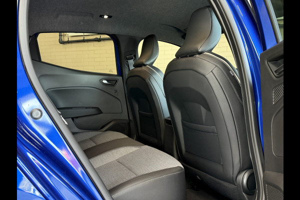 Renault Clio 1.0 TCe 90 PK techno | Groot Navi | Bose | 360 | Stoel & Stuur verwarming | Carplay | Nieuwstaat! Dealer onderhouden.