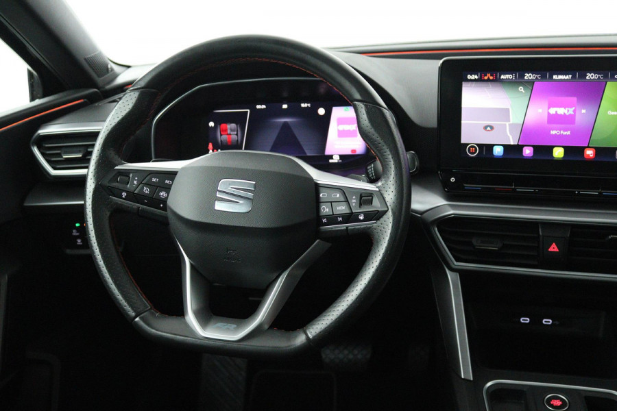 Seat Leon 1.5 eTSI FR Launch Edition (PANORAMADAK, STUUR/STOELVERWARMING, CAMERA, DIGITALE COCKPIT, CRUISE ADAPTIEF, SENSOREN)