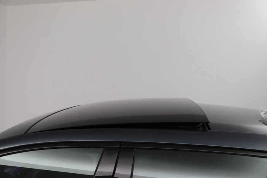 Seat Leon 1.5 eTSI FR Launch Edition (PANORAMADAK, STUUR/STOELVERWARMING, CAMERA, DIGITALE COCKPIT, CRUISE ADAPTIEF, SENSOREN)