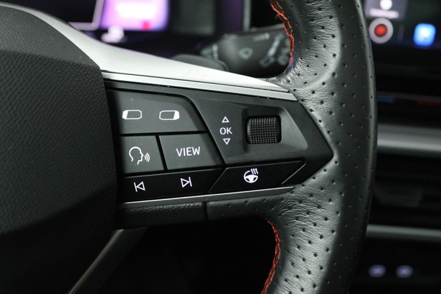 Seat Leon 1.5 eTSI FR Launch Edition (PANORAMADAK, STUUR/STOELVERWARMING, CAMERA, DIGITALE COCKPIT, CRUISE ADAPTIEF, SENSOREN)