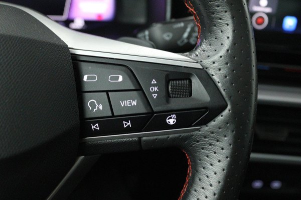 Seat Leon 1.5 eTSI FR Launch Edition (PANORAMADAK, STUUR/STOELVERWARMING, CAMERA, DIGITALE COCKPIT, CRUISE ADAPTIEF, SENSOREN)