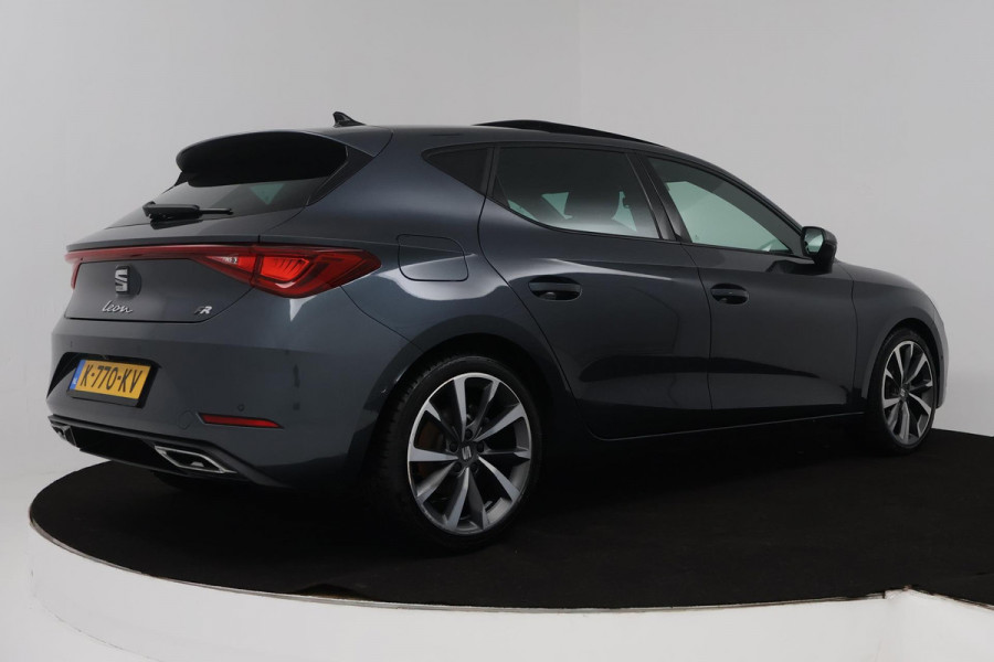 Seat Leon 1.5 eTSI FR Launch Edition (PANORAMADAK, STUUR/STOELVERWARMING, CAMERA, DIGITALE COCKPIT, CRUISE ADAPTIEF, SENSOREN)