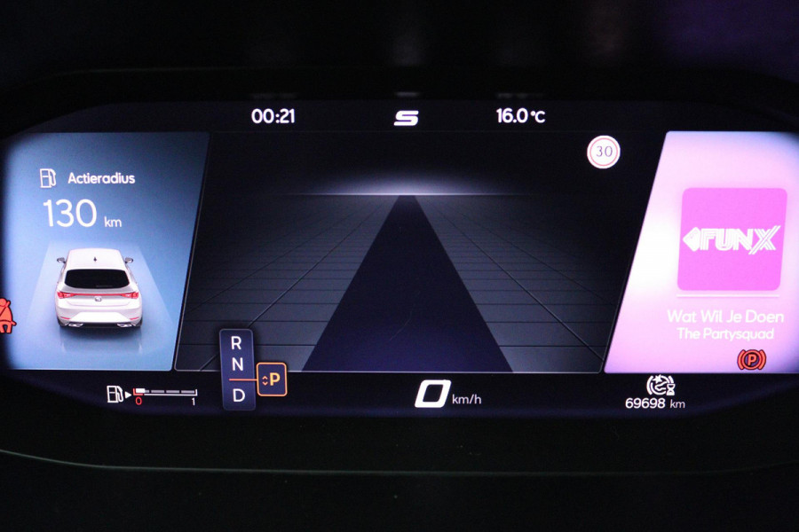 Seat Leon 1.5 eTSI FR Launch Edition (PANORAMADAK, STUUR/STOELVERWARMING, CAMERA, DIGITALE COCKPIT, CRUISE ADAPTIEF, SENSOREN)