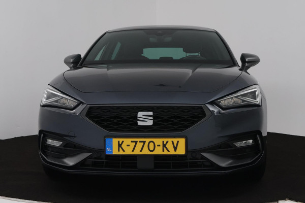 Seat Leon 1.5 eTSI FR Launch Edition (PANORAMADAK, STUUR/STOELVERWARMING, CAMERA, DIGITALE COCKPIT, CRUISE ADAPTIEF, SENSOREN)