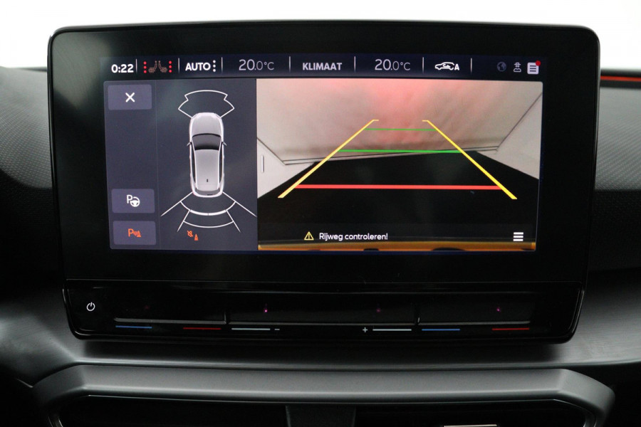 Seat Leon 1.5 eTSI FR Launch Edition (PANORAMADAK, STUUR/STOELVERWARMING, CAMERA, DIGITALE COCKPIT, CRUISE ADAPTIEF, SENSOREN)