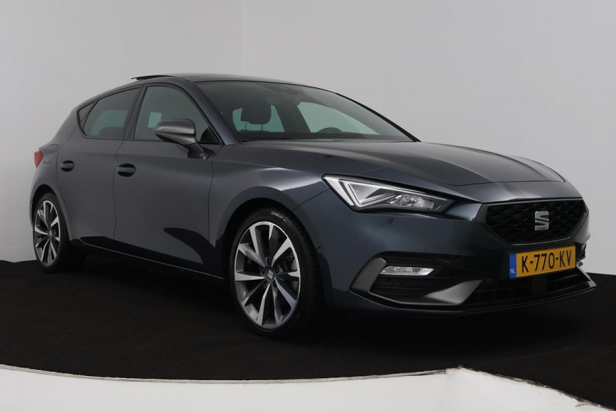 Seat Leon 1.5 eTSI FR Launch Edition (PANORAMADAK, STUUR/STOELVERWARMING, CAMERA, DIGITALE COCKPIT, CRUISE ADAPTIEF, SENSOREN)