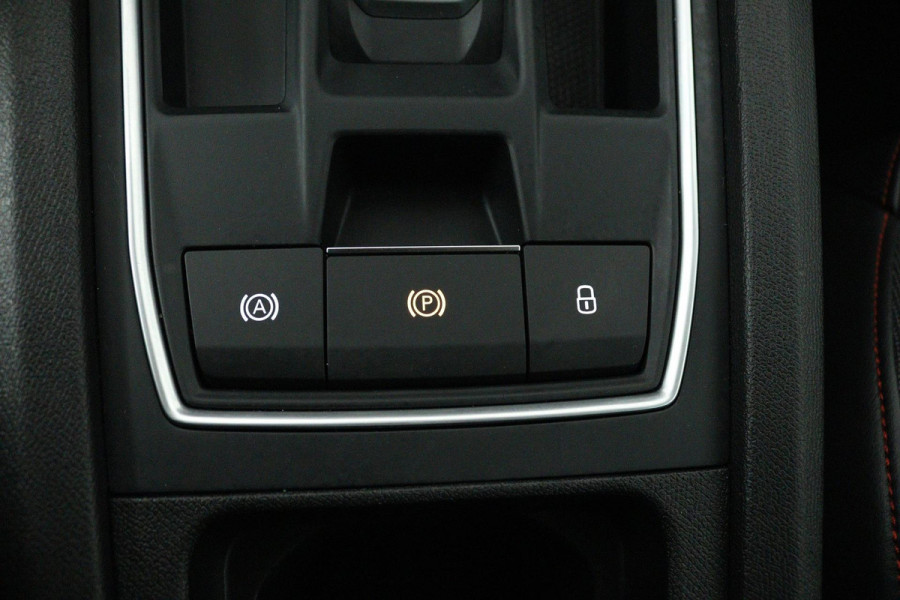 Seat Leon 1.5 eTSI FR Launch Edition (PANORAMADAK, STUUR/STOELVERWARMING, CAMERA, DIGITALE COCKPIT, CRUISE ADAPTIEF, SENSOREN)